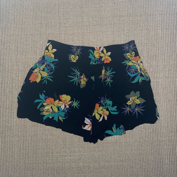 Obey shorts - Picture 1 of 3